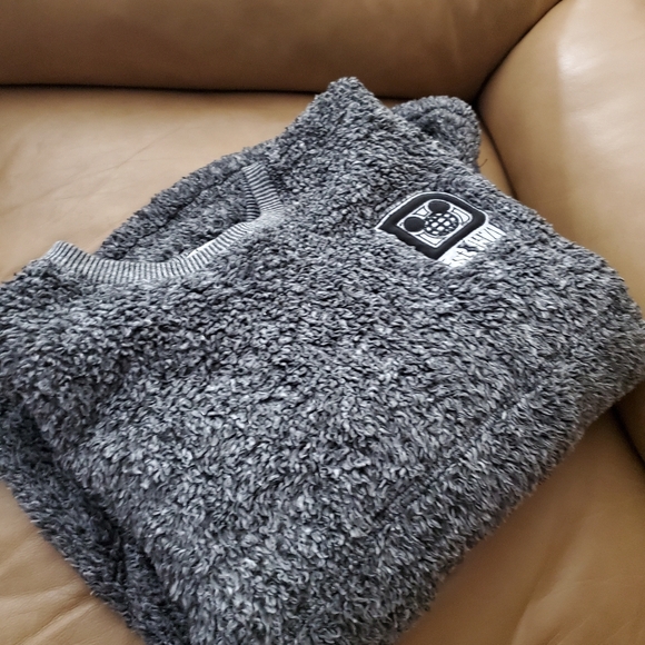 Black fuzzy Disney Spirit Jersey with Black & White detailing Disney World XS - Picture 4 of 4